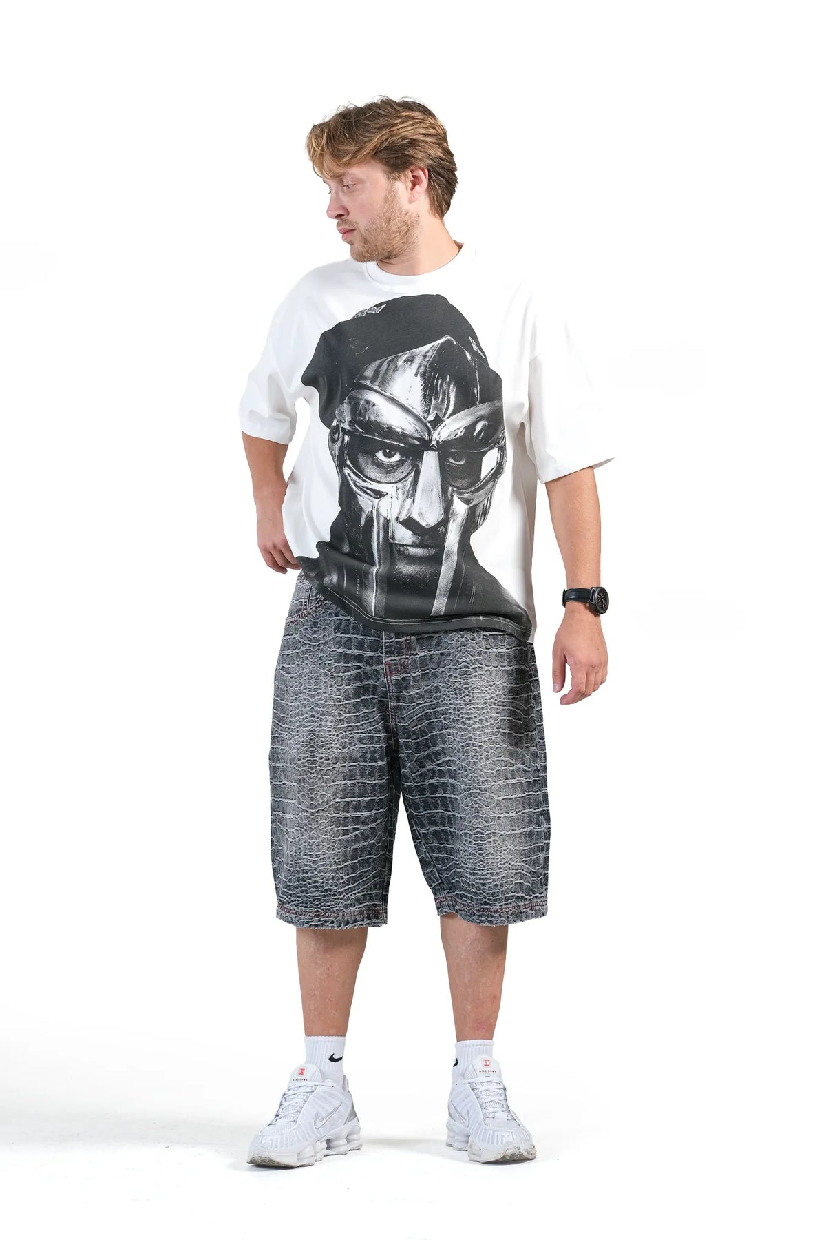 BLACK SNEAK DENIM JORTS